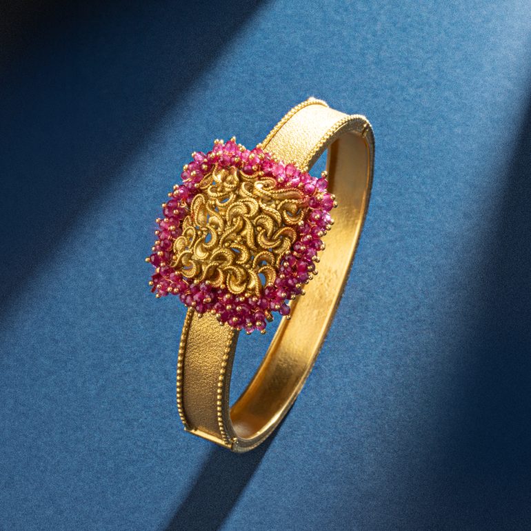 The Beauty of 18K, 22K, and 24K Gold Jewelry at Arakkal
